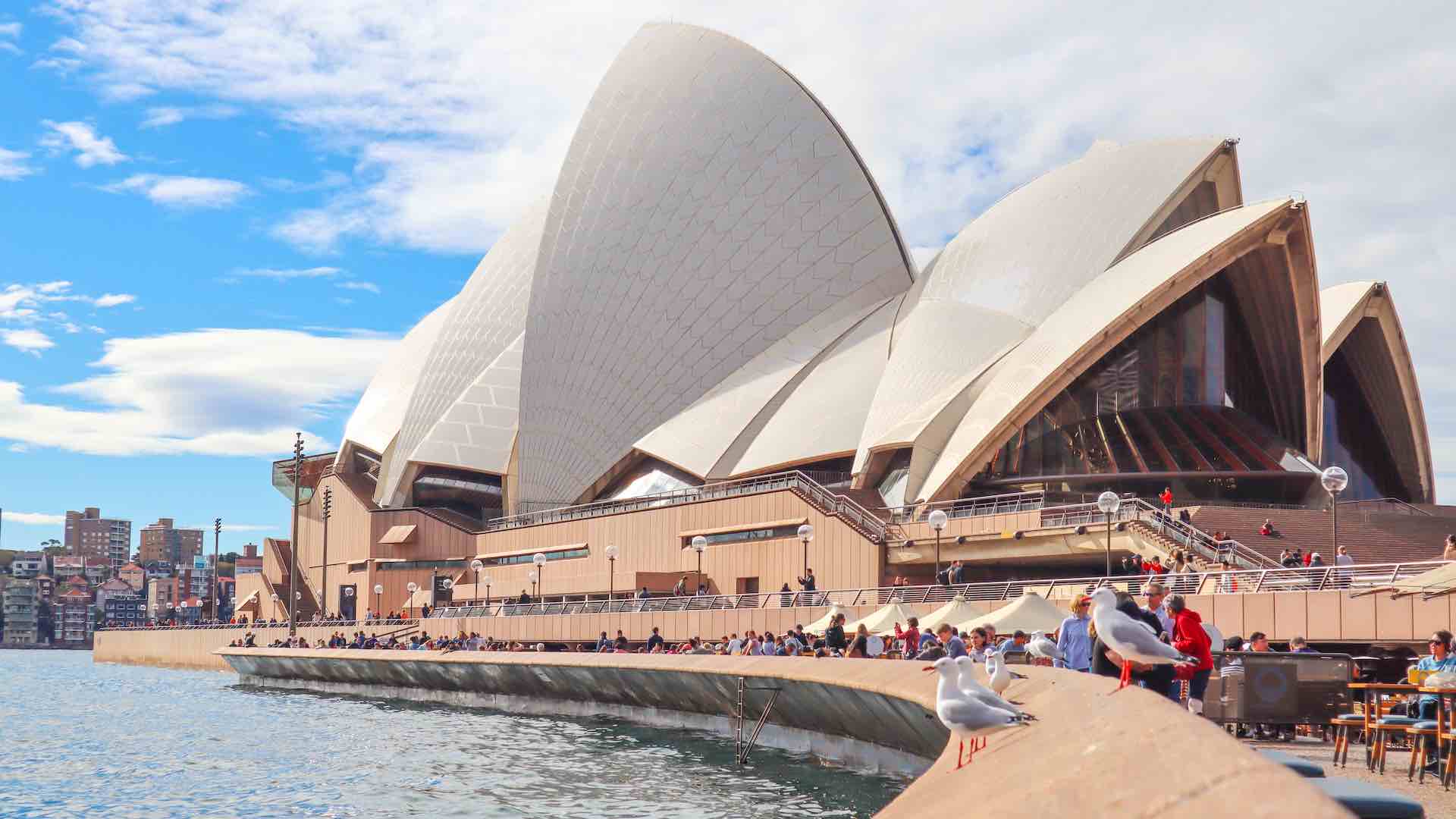 Australia tightens student visa rules amid record high migration